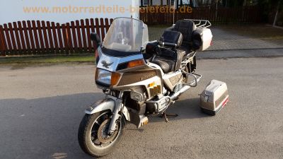 Honda_GL_1200_ASPENCADE_SC14_GOLDWING_weiss,_Koffer,_Radio_-_wie_Interstate_29.jpg