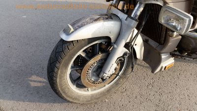 Honda_GL_1200_ASPENCADE_SC14_GOLDWING_weiss,_Koffer,_Radio_-_wie_Interstate_30.jpg