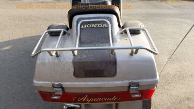 Honda_GL_1200_ASPENCADE_SC14_GOLDWING_weiss,_Koffer,_Radio_-_wie_Interstate_7.jpg