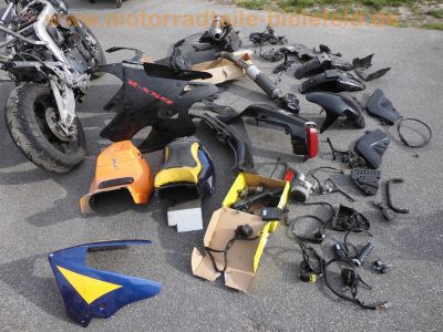 Suzuki_GSX-R_750_W_GR7BB_Streetfighter_Ersatzteile_-_wie_GSXR_1100_W_22.jpg