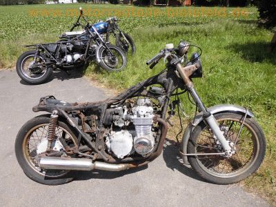Honda_CB_550_K_Four_4-1_Auspuff_Wrack_als_Ersatzteile_Motor_Vergaser_Tacho_11.jpg