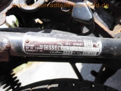 Honda_CB_550_K_Four_4-1_Auspuff_Wrack_als_Ersatzteile_Motor_Vergaser_Tacho_13.jpg