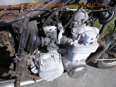 Honda_CB_550_K_Four_4-1_Auspuff_Wrack_als_Ersatzteile_Motor_Vergaser_Tacho_16.jpg