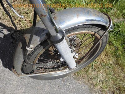 Honda_CB_550_K_Four_4-1_Auspuff_Wrack_als_Ersatzteile_Motor_Vergaser_Tacho_18.jpg