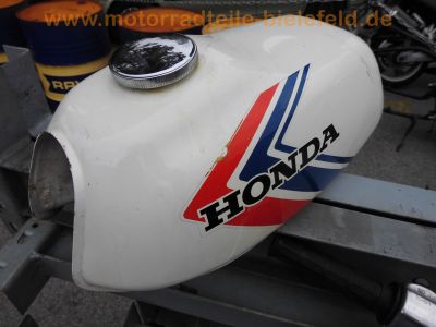 Honda_CY_50_weiss_Ersatzteile_Tank_Sitzbank_Lenker_Schalter_Heckteil_Rahmen_mit_Brief_Papieren_Tacho_Fender_Schutzblech_25.jpg