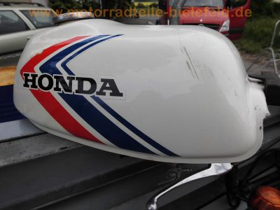 Honda_CY_50_weiss_Ersatzteile_Tank_Sitzbank_Lenker_Schalter_Heckteil_Rahmen_mit_Brief_Papieren_Tacho_Fender_Schutzblech_27.jpg