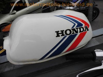 Honda_CY_50_weiss_Ersatzteile_Tank_Sitzbank_Lenker_Schalter_Heckteil_Rahmen_mit_Brief_Papieren_Tacho_Fender_Schutzblech_28.jpg