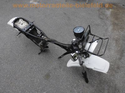 Honda_CY_50_weiss_Ersatzteile_Tank_Sitzbank_Lenker_Schalter_Heckteil_Rahmen_mit_Brief_Papieren_Tacho_Fender_Schutzblech_67.jpg
