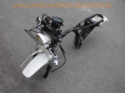 Honda_CY_50_weiss_Ersatzteile_Tank_Sitzbank_Lenker_Schalter_Heckteil_Rahmen_mit_Brief_Papieren_Tacho_Fender_Schutzblech_68.jpg