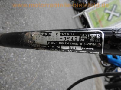 Honda_CY_50_weiss_Ersatzteile_Tank_Sitzbank_Lenker_Schalter_Heckteil_Rahmen_mit_Brief_Papieren_Tacho_Fender_Schutzblech_76.jpg