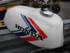 Honda_CY_50_weiss_Ersatzteile_Tank_Sitzbank_Lenker_Schalter_Heckteil_Rahmen_mit_Brief_Papieren_Tacho_Fender_Schutzblech_29.jpg