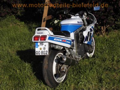 Suzuki_GSX-R_750_GR7AB_Modell_M_blau-weiss_BSM_Future_Sport-Auspuff_Sozius-Sitz-Abdeckung_-_Ersatzteile_wie_GSXR_1100_34.jpg