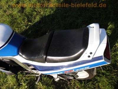 Suzuki_GSX-R_750_GR7AB_Modell_M_blau-weiss_BSM_Future_Sport-Auspuff_Sozius-Sitz-Abdeckung_-_Ersatzteile_wie_GSXR_1100_95.jpg