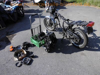 Yamaha_XJ_550_4V8_Wrack_als_Ersatzteile_Gabel_Zylinder_Kolben_2.jpg