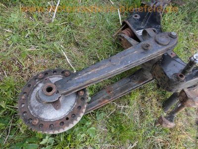 NSU_201_ZB_55_Super_Lux_1955_Wrack_Ersatzteile_Rahmen_Gabel_Hauptstaender_Schwinge_Endantrieb_22.jpg