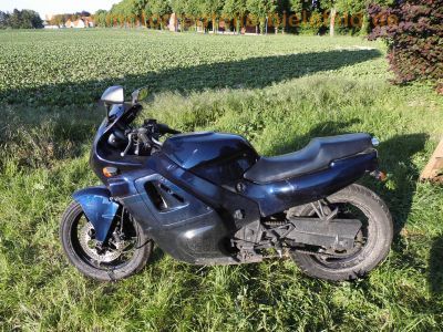 Honda_CBR_600_R_PC19_blau_Do-SW_80tkm_Service-Deckel_-_wie_CBR600F_PC23_37.jpg