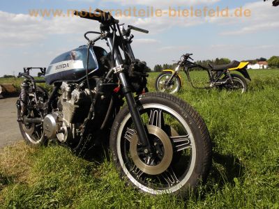 Honda_CB_900_F_Boldor_blau-silber_SC01_Wrack_für_Ersatzteile_-_Motor_Stummel-Lenker_35mm_Gabel_Fahrwerk_Bremsen_-_wie_CB_750_F_KZ_RC01_RC04_SC09_35.jpg