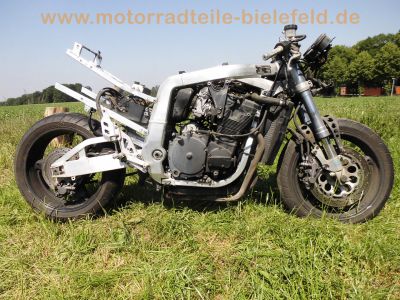 Suzuki_GSX-R_750_W_GR7BB_Karl_Streetfighter-Basis_nackt_57tkm_17x3,50_und_17x5,50_-_wie_GSXR_1100_W_1.jpg