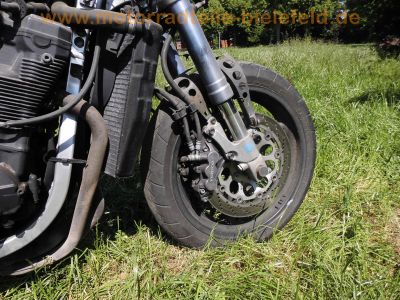 Suzuki_GSX-R_750_W_GR7BB_Karl_Streetfighter-Basis_nackt_57tkm_17x3,50_und_17x5,50_-_wie_GSXR_1100_W_2.jpg
