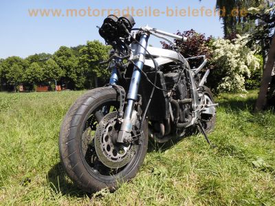 Suzuki_GSX-R_750_W_GR7BB_Karl_Streetfighter-Basis_nackt_57tkm_17x3,50_und_17x5,50_-_wie_GSXR_1100_W_28.jpg