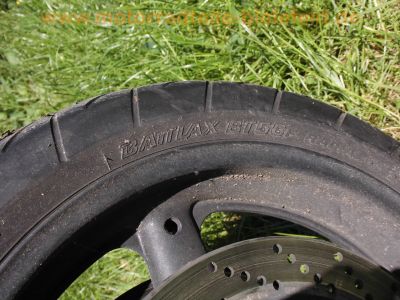 Suzuki_GSX-R_750_W_GR7BB_Karl_Streetfighter-Basis_nackt_57tkm_17x3,50_und_17x5,50_-_wie_GSXR_1100_W_7.jpg