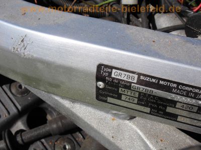 Suzuki_GSX-R_750_W_GR7BB_Karl_Streetfighter-Basis_nackt_57tkm_17x3,50_und_17x5,50_-_wie_GSXR_1100_W_8.jpg