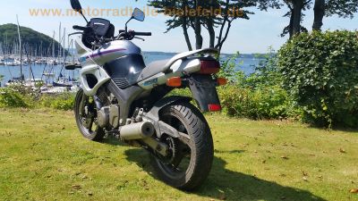 Yamaha_TDM_850_3VD_Twin_grau_Motor_1a_-_technisch_wie_XTZ_750_3LD_31.jpg