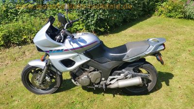 Yamaha_TDM_850_3VD_Twin_grau_Motor_1a_-_technisch_wie_XTZ_750_3LD_34.jpg
