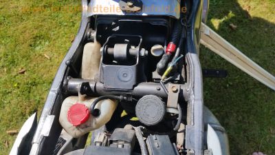 Yamaha_TDM_850_3VD_Twin_grau_Motor_1a_-_technisch_wie_XTZ_750_3LD_56.jpg