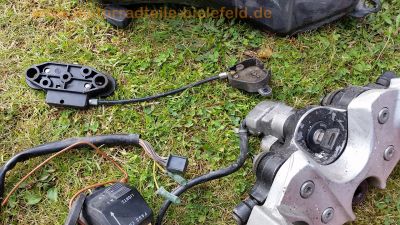 Suzuki_GSX_750_F_GR78A_schwarz_Ersatzteile_spare-parts_-_Tank_Vorderrad_Hinterrad_Lenker_Heck_uvm_24.jpg