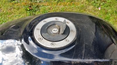 Suzuki_GSX_750_F_GR78A_schwarz_Ersatzteile_spare-parts_-_Tank_Vorderrad_Hinterrad_Lenker_Heck_uvm_25.jpg