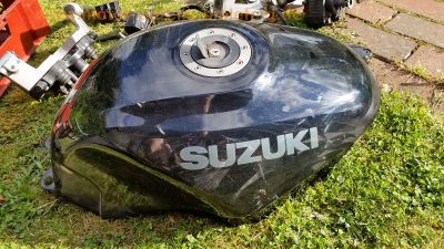 Suzuki_GSX_750_F_GR78A_schwarz_Ersatzteile_spare-parts_-_Tank_Vorderrad_Hinterrad_Lenker_Heck_uvm_28.jpg