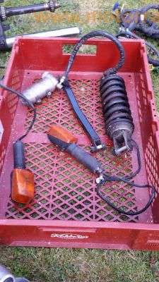 Suzuki_GSX_750_F_GR78A_schwarz_Ersatzteile_spare-parts_-_Tank_Vorderrad_Hinterrad_Lenker_Heck_uvm_45.jpg