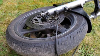Suzuki_GSX_750_F_GR78A_schwarz_Ersatzteile_spare-parts_-_Tank_Vorderrad_Hinterrad_Lenker_Heck_uvm_60.jpg