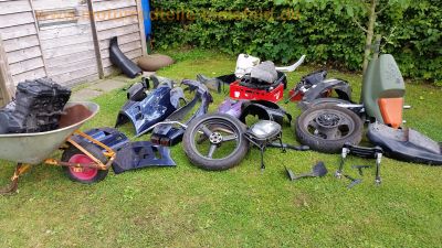 Suzuki_GSX-R_1100_W_GU75C_Ersatzteile_spare-parts__-_Motor_Vergaser_Verkleidung_engine_fairing_wie_GSXR_750_1100_W_2.jpg