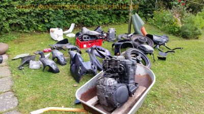 Suzuki_GSX-R_1100_W_GU75C_Ersatzteile_spare-parts__-_Motor_Vergaser_Verkleidung_engine_fairing_wie_GSXR_750_1100_W_3.jpg