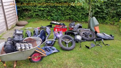 Suzuki_GSX-R_1100_W_GU75C_Ersatzteile_spare-parts__-_Motor_Vergaser_Verkleidung_engine_fairing_wie_GSXR_750_1100_W_30.jpg