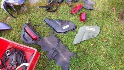 Suzuki_GSX-R_1100_W_GU75C_Ersatzteile_spare-parts__-_Motor_Vergaser_Verkleidung_engine_fairing_wie_GSXR_750_1100_W_73.jpg