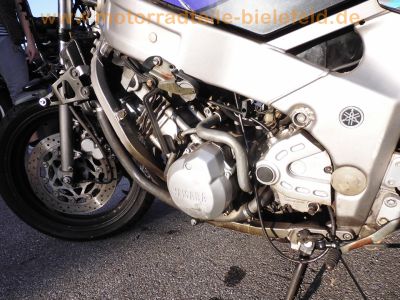 Yamaha_FZR600_3HE_Crash_schwarz-tuerkis_Gepaecktraeger_34.jpg