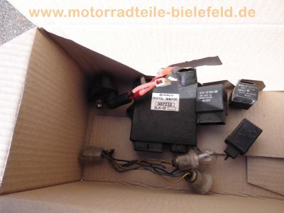 Yamaha_FZR1000_Exup_1992_Typ_3LK_CRASH_upside-down_USD-Gabel_-_wie_3LE_3LF_3GM_69.jpg