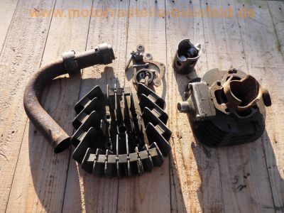 Yamaha_RD80MX_5G1_5G0_Motorteile_Zylinderkopf_Kolben_Zylinder_Kruemmer_1.jpg