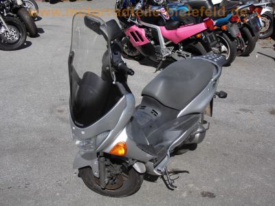 Suzuki_UC125_Epicuro_Roller_silber_SJ125T_CRASH_sehr_gepflegt_hohe_Scheibe_32.jpg