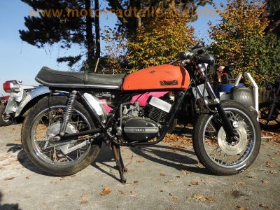 Yamaha_RD250_Typ_522_rot_ohne_Auspuff_Speichenraeder_original_Sitzbank_-_wie_RD_TZ_125_250_350_1A2_352_35.jpg