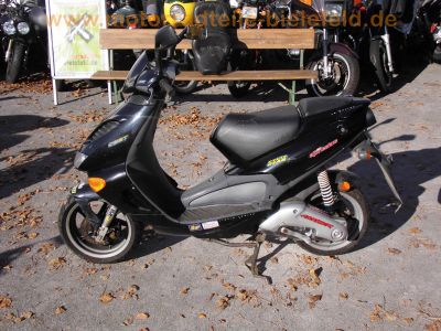 Aprilia_Roller_SR50LC_schwarz_50kmh_24tkm_seit_2000_abgemeldet_Ersatzteile_6.jpg