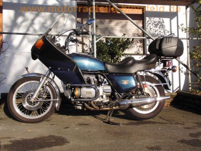 Honda_GL1000_Goldwing_blau_original_Auspuff_Vetter_Verkleidung_Sturzbuegel_Gepaecktraeger_Speichenraeder_gelochte_Bremsscheiben_King-Queen-Sitzbank_58.jpg