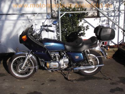 Honda_GL1000_Goldwing_blau_original_Auspuff_Vetter_Verkleidung_Sturzbuegel_Gepaecktraeger_Speichenraeder_gelochte_Bremsscheiben_King-Queen-Sitzbank_61.jpg