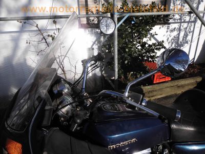 Honda_GL1000_Goldwing_blau_original_Auspuff_Vetter_Verkleidung_Sturzbuegel_Gepaecktraeger_Speichenraeder_gelochte_Bremsscheiben_King-Queen-Sitzbank_69.jpg
