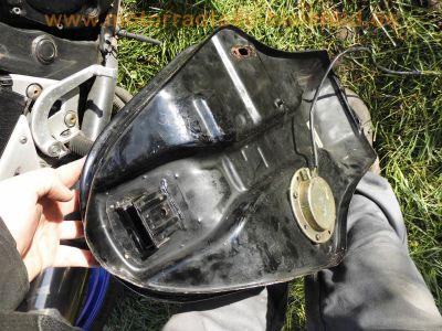 Suzuki_GSX750F_GR78A_original_schwarz_-_wie_GSF_GSX_600_750_F_S_GN72B_GN77B_31.jpg