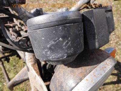 Yamaha_XS750_1T5_Rolling_Chassis_rot_Ballon-Tank_Original-Papiere_3-Zylinder_Dreizylinder_Triple_wie_XS750SE_3L3_XS850_4E2_-_no_XS500_XS650_XS1100_64.jpg