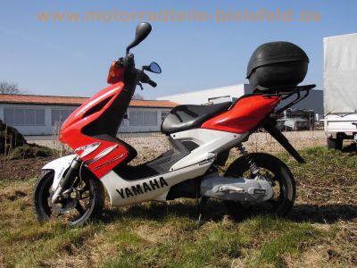 Yamaha_Aerox_50_YQ50_Roller_Scooter_rot_original_unverbastelt_Gepaecktraeger_Topcase_baugleich_MBK_Nitro_50_YQ50_-_wie_BWs_CW_EW_YH_YN_YM_YW_CS_50_Jog_Slider_Neos_Why_1.jpg